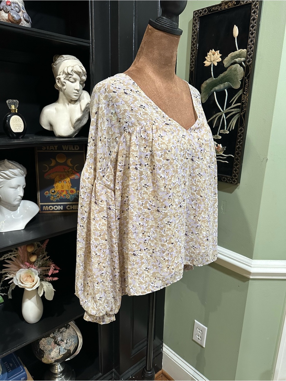 Karlie Floral Ruffle Cuff Blouse – Size Medium